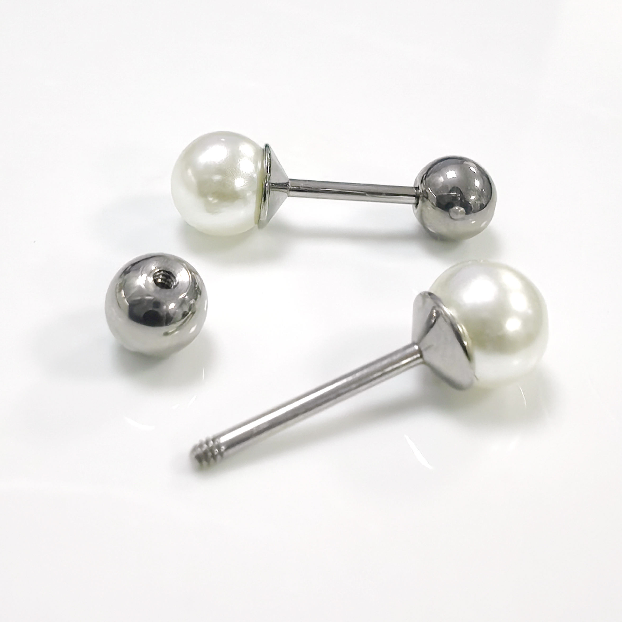 Ear Stud with Pearl