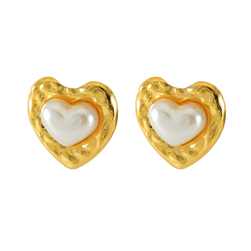 Heart-shaped Ear Stud with Pearl