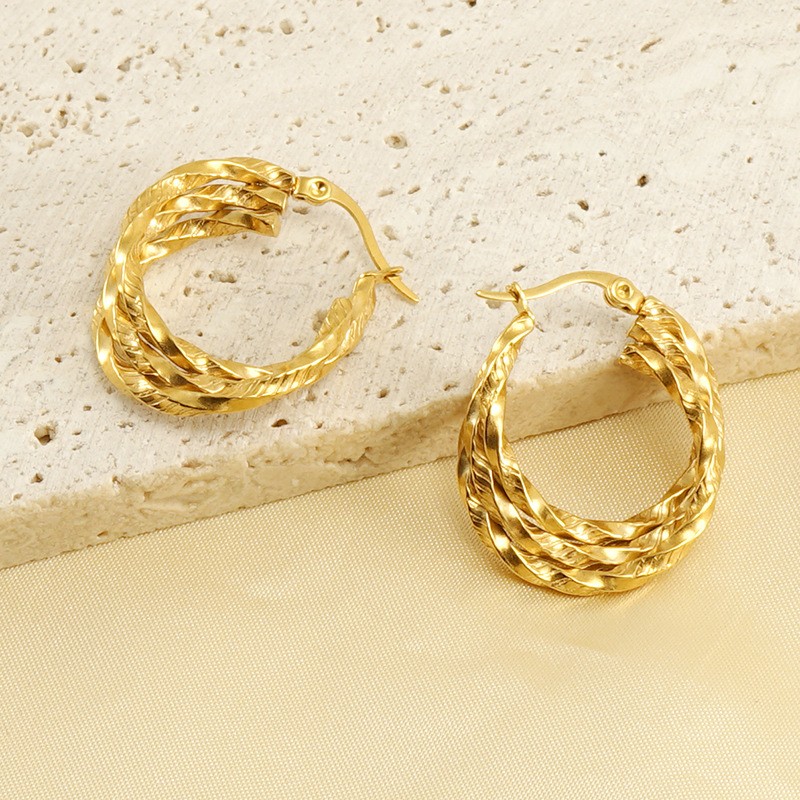 Ear Hoop in Gold Color