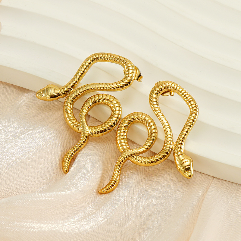 Statement Earring in Snake Look