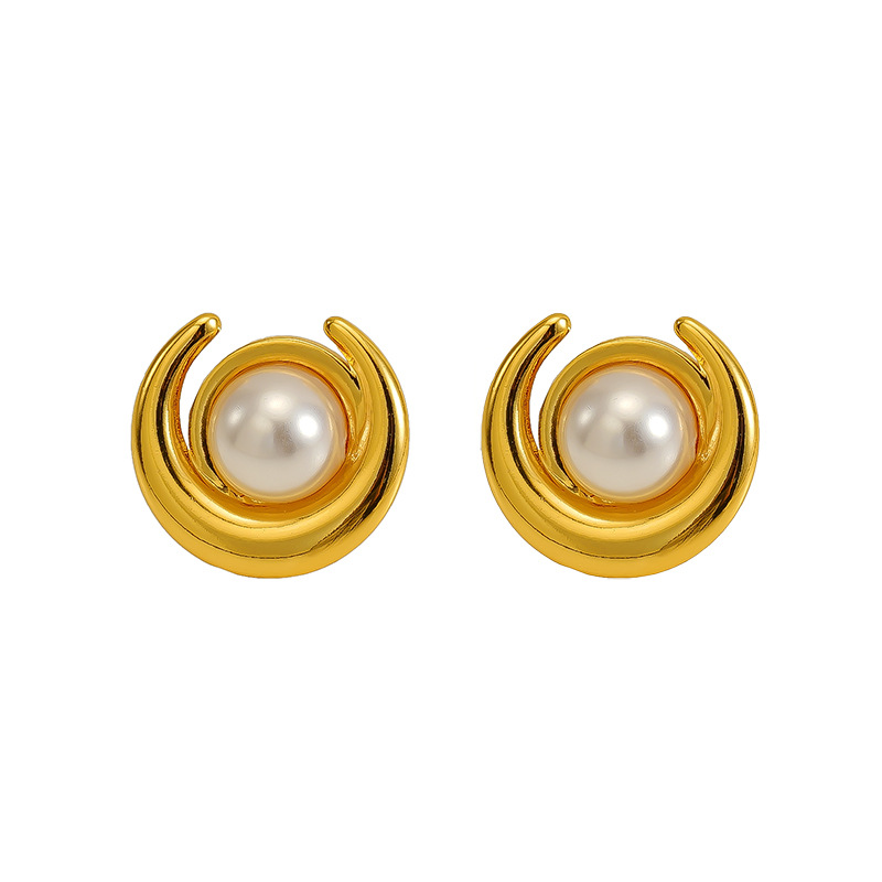 Ear Stud with Pearl