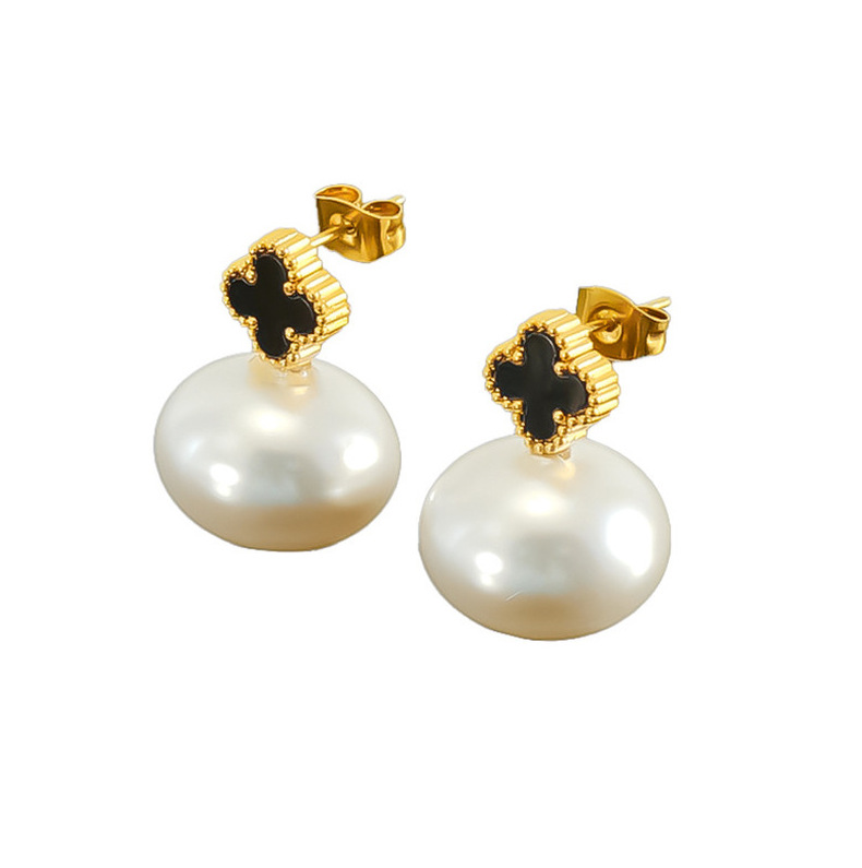 Ear Stud with Pearl