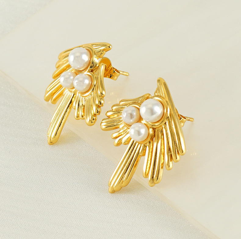 Ear Stud with Pearl