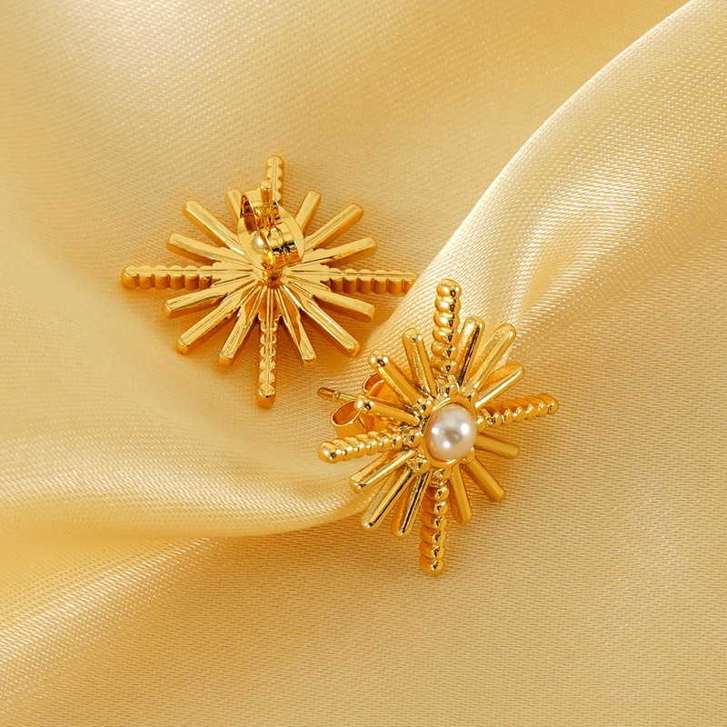 Ear Stud with Pearl