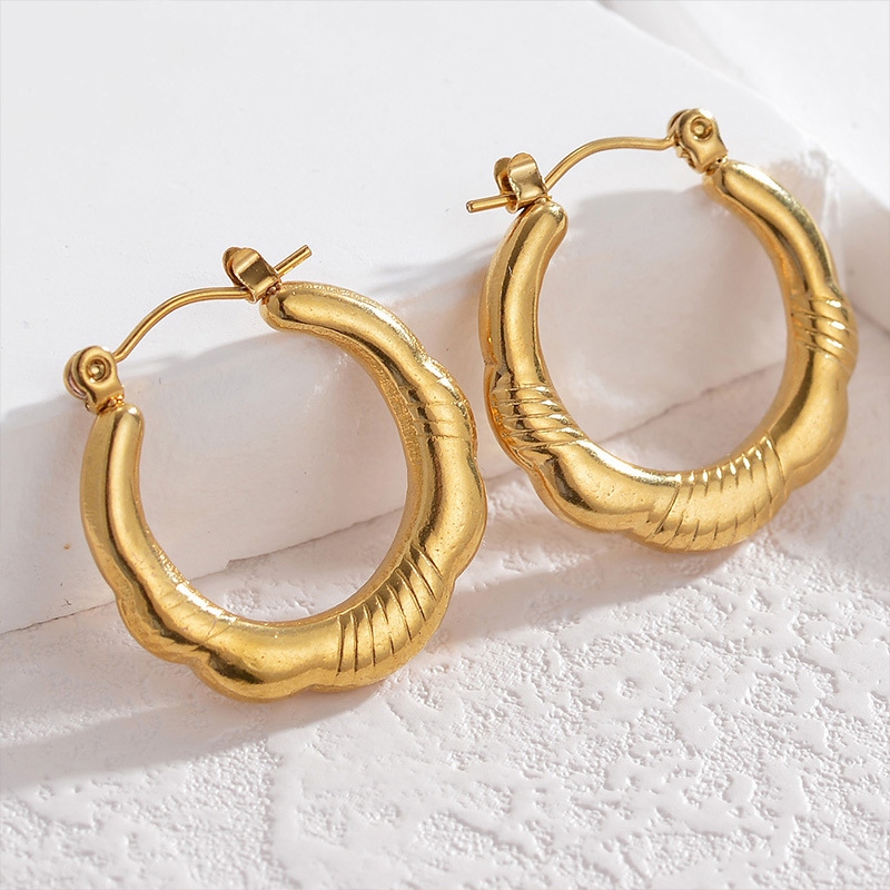 Ear Hoop in Gold Color