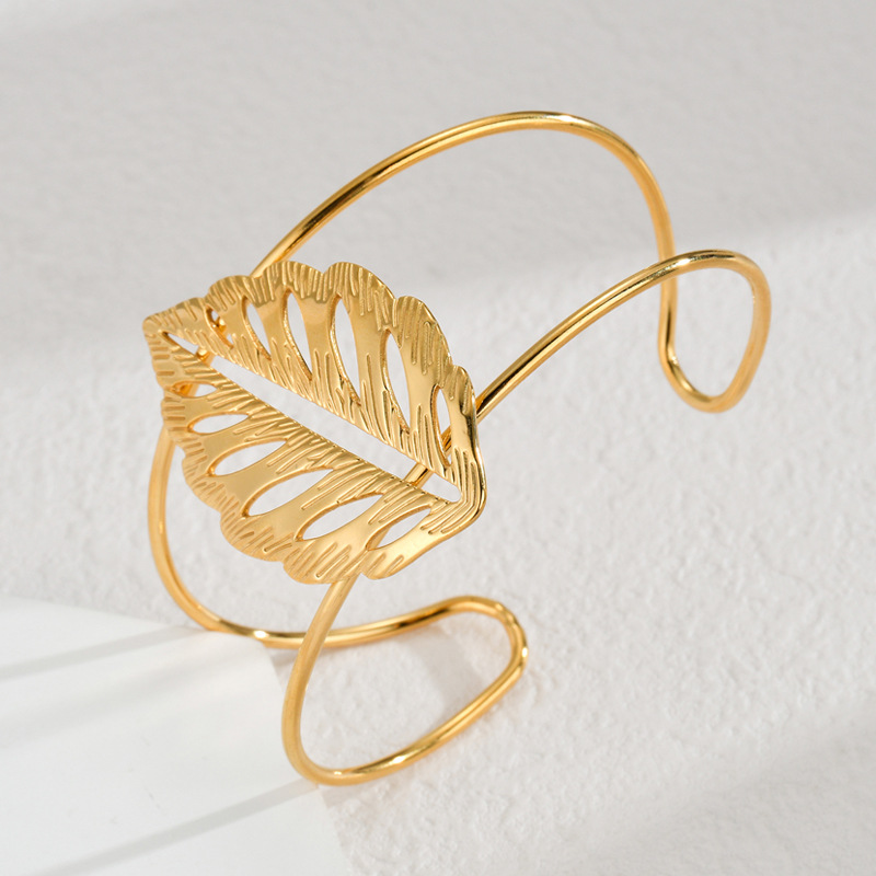 Bracelet with Leaf