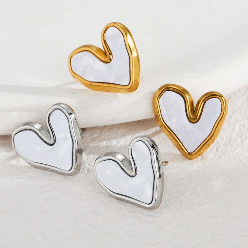 Ear Stud with Heart Top