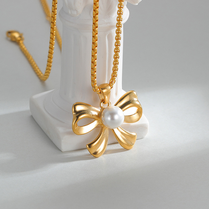 Necklace with Flower Pendant