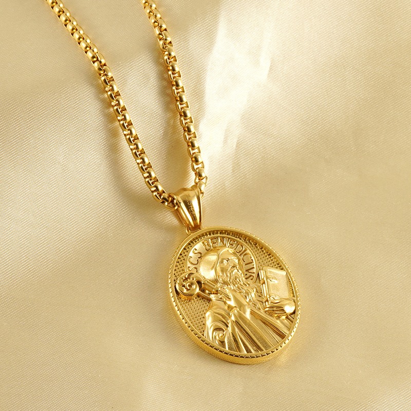 Necklace with Jesus Look