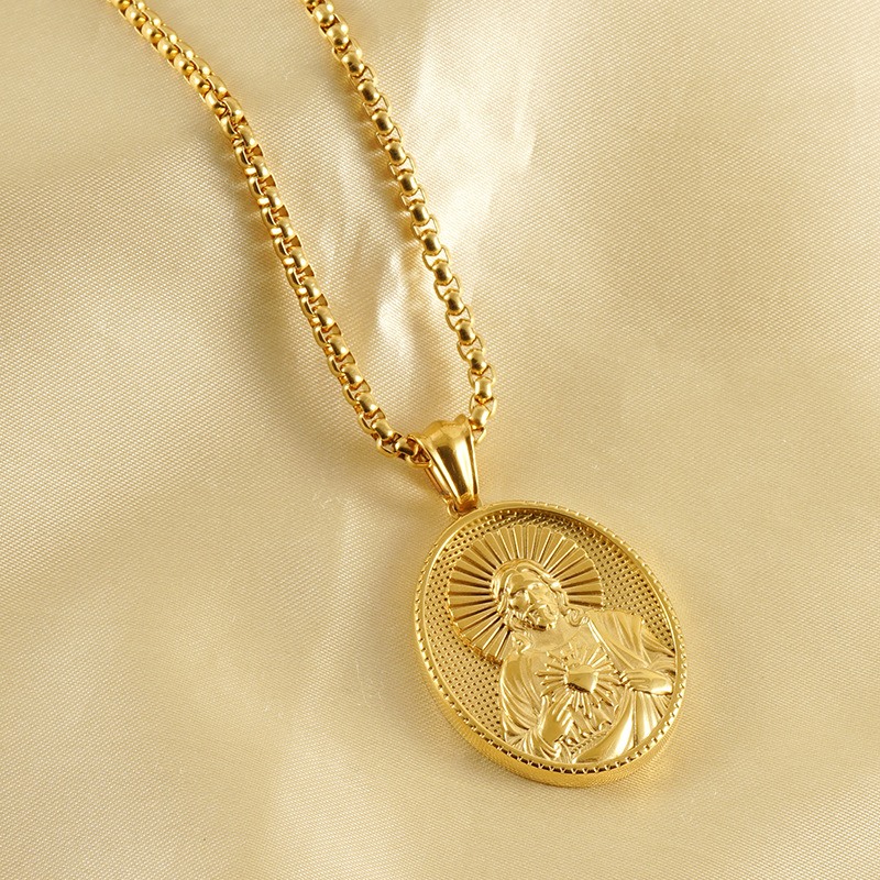 Necklace with Jesus Look