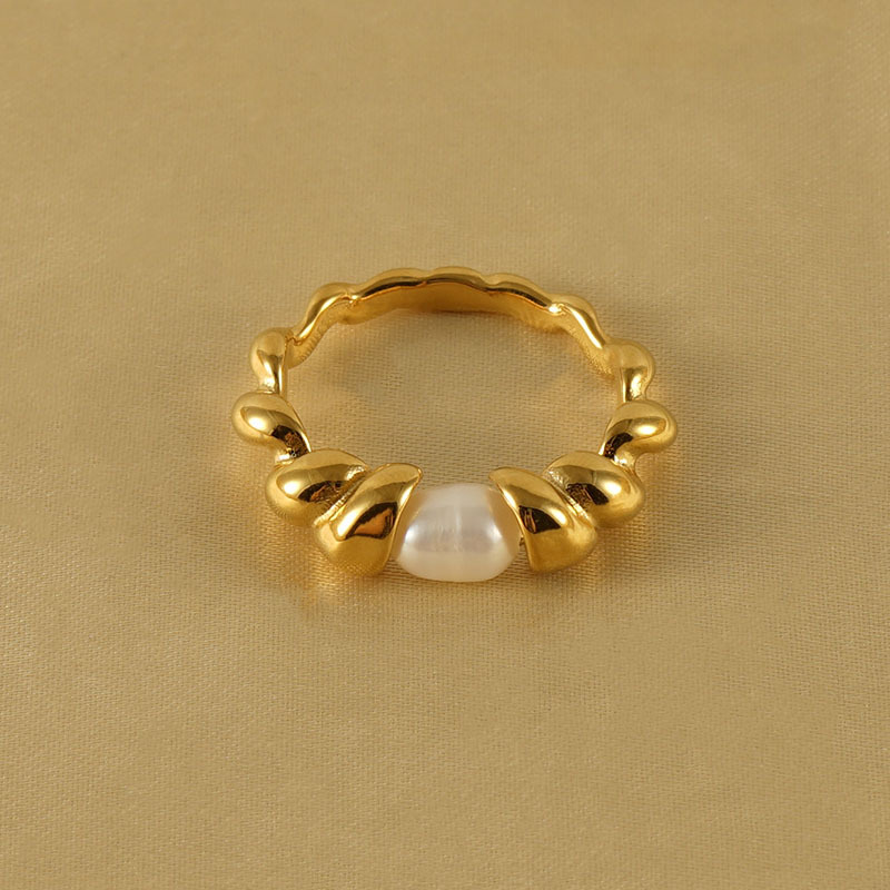 Ring with Pearl