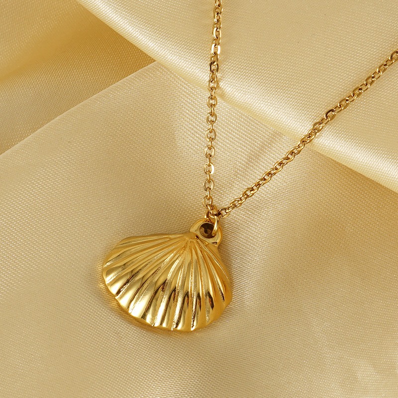 Necklace with Shell