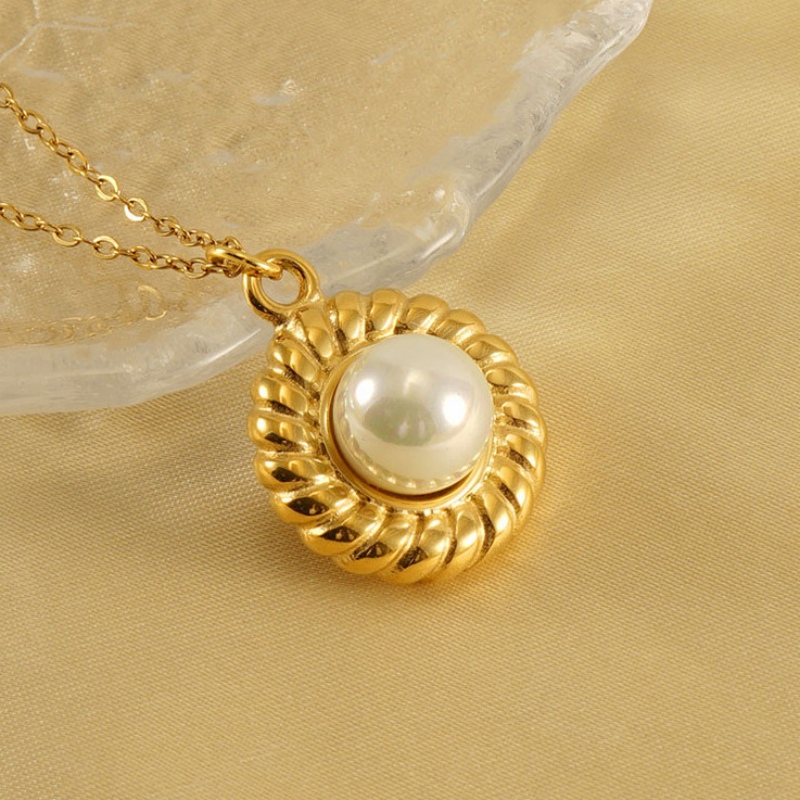 Necklace with Pearl Pendant