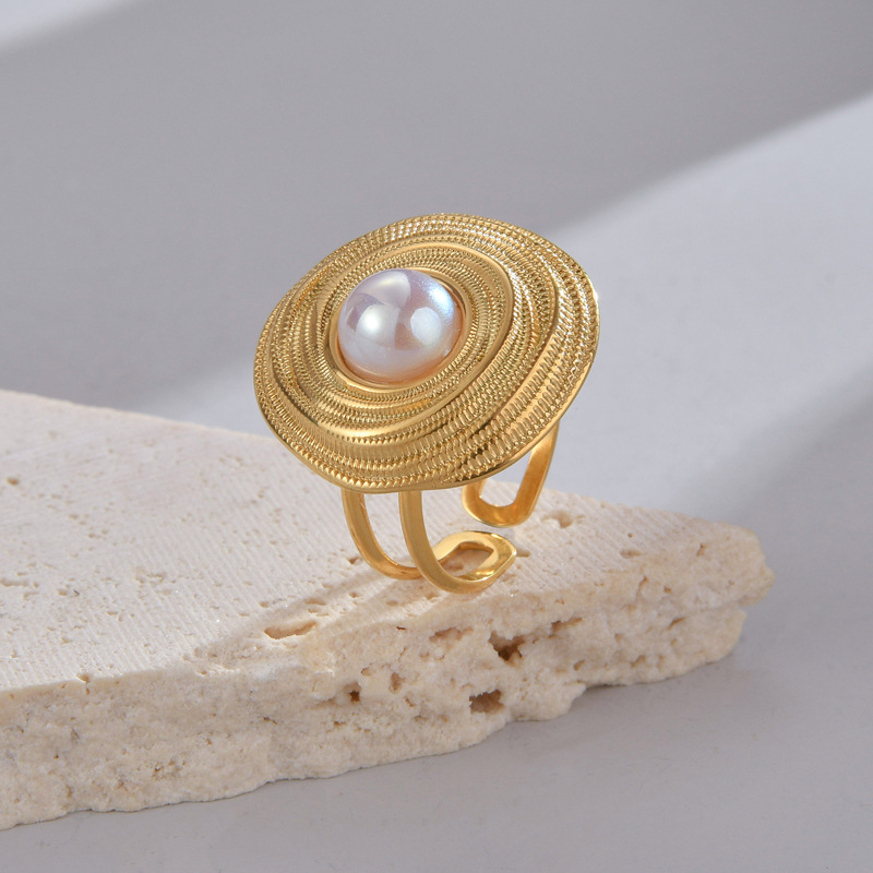 Ring with Pearl