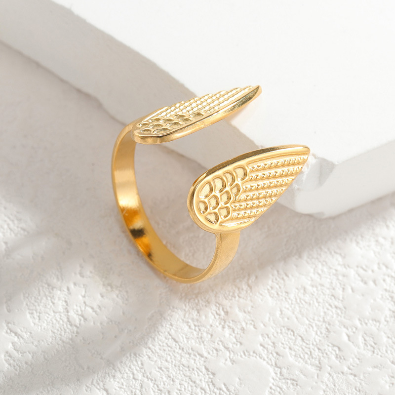 Ring with Wings