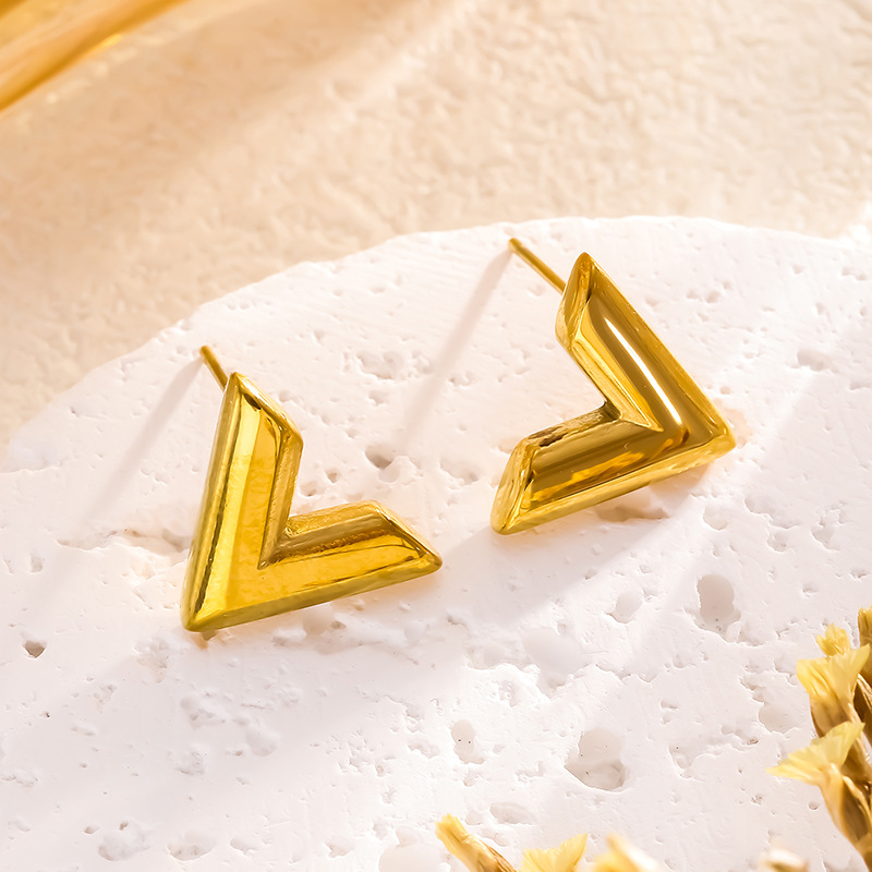 V-top Ear Stud