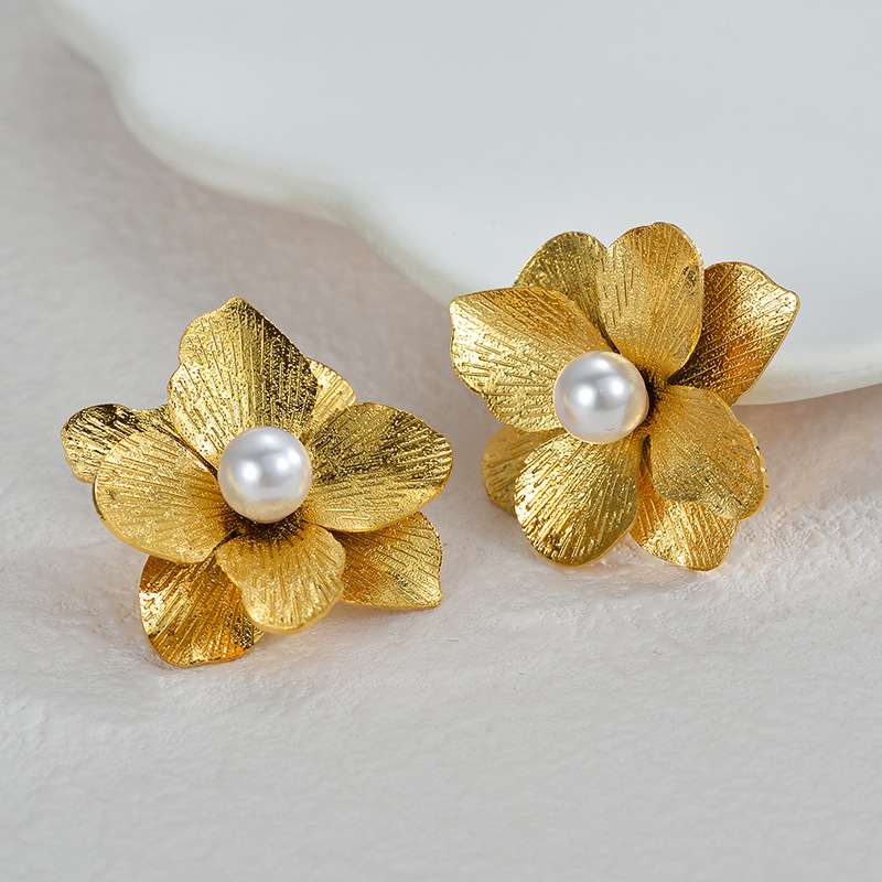 Flower-look Ear Stud