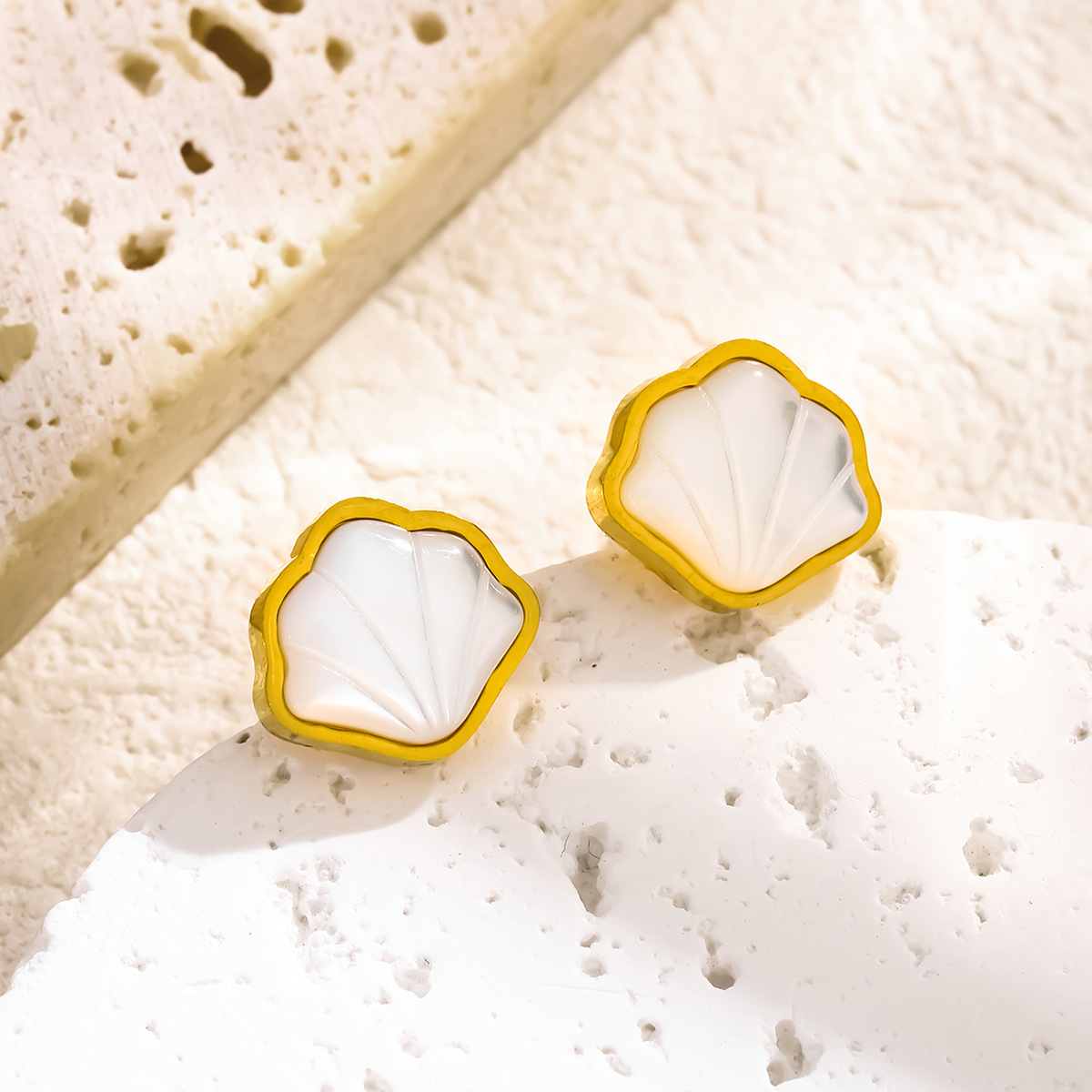 Ear Stud with Shell