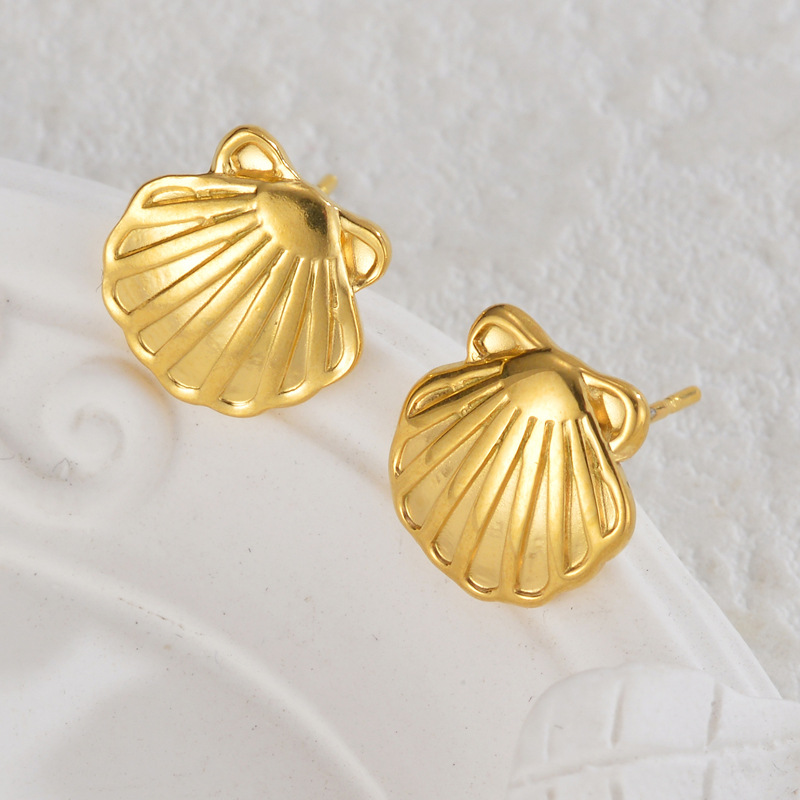 Ear Stud with Shell Top