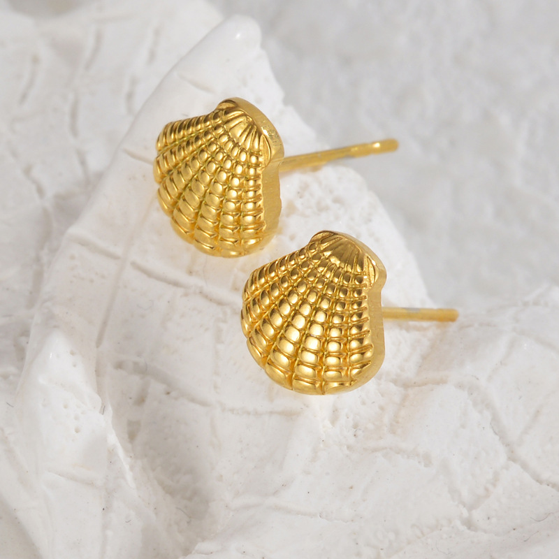 Ear Stud with Shell Top