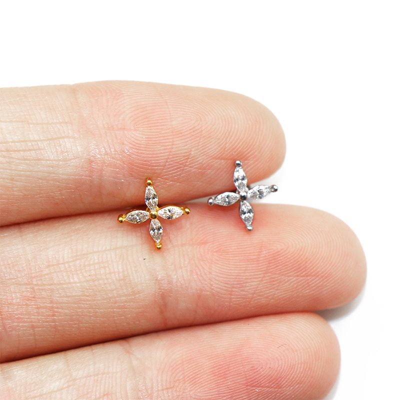 Chic Ear Stud with CZ(图1)