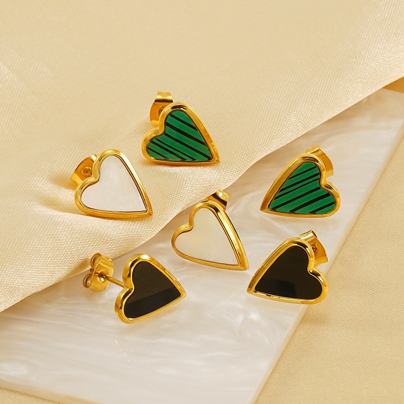 Ear Stud with Heart Top(图1)