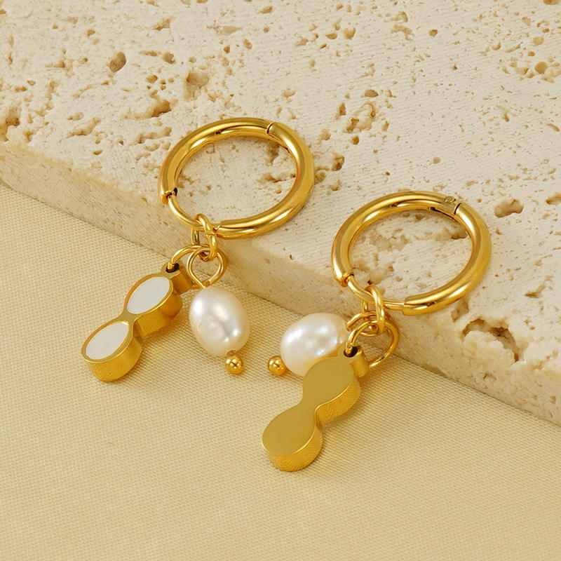 Ear Huggies with Pearl and Shell(图1)