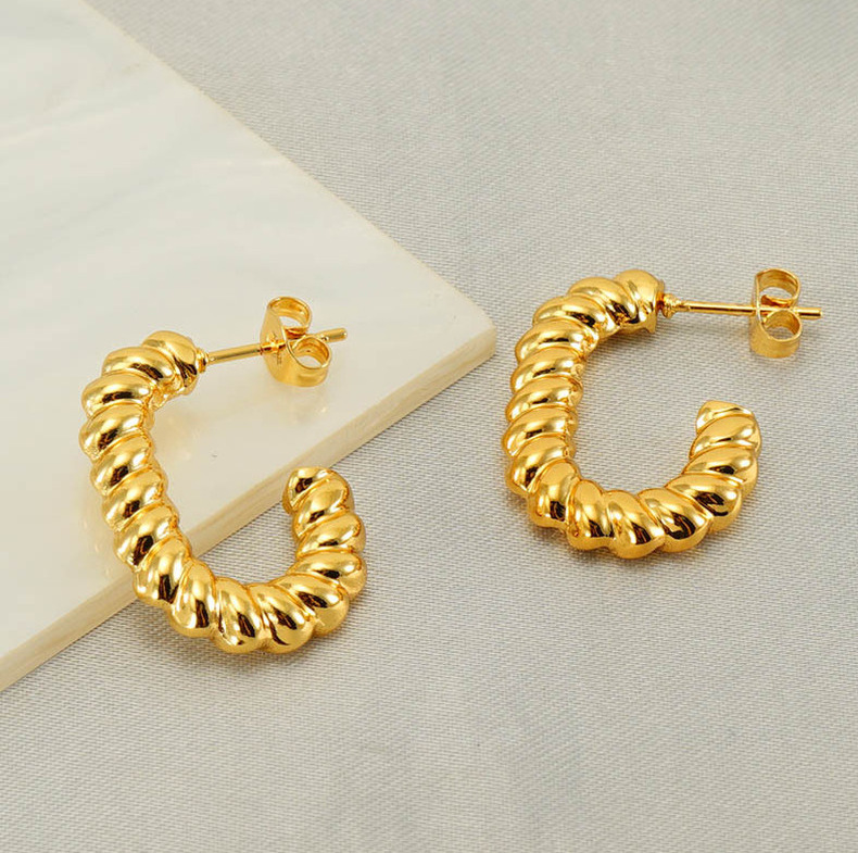 Statement Earring in Gold Color(图1)