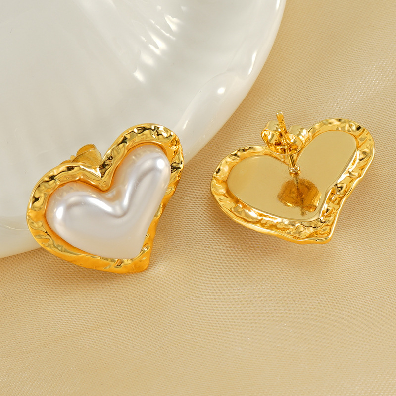 Heart-look Ear Stud with Pearl(图1)