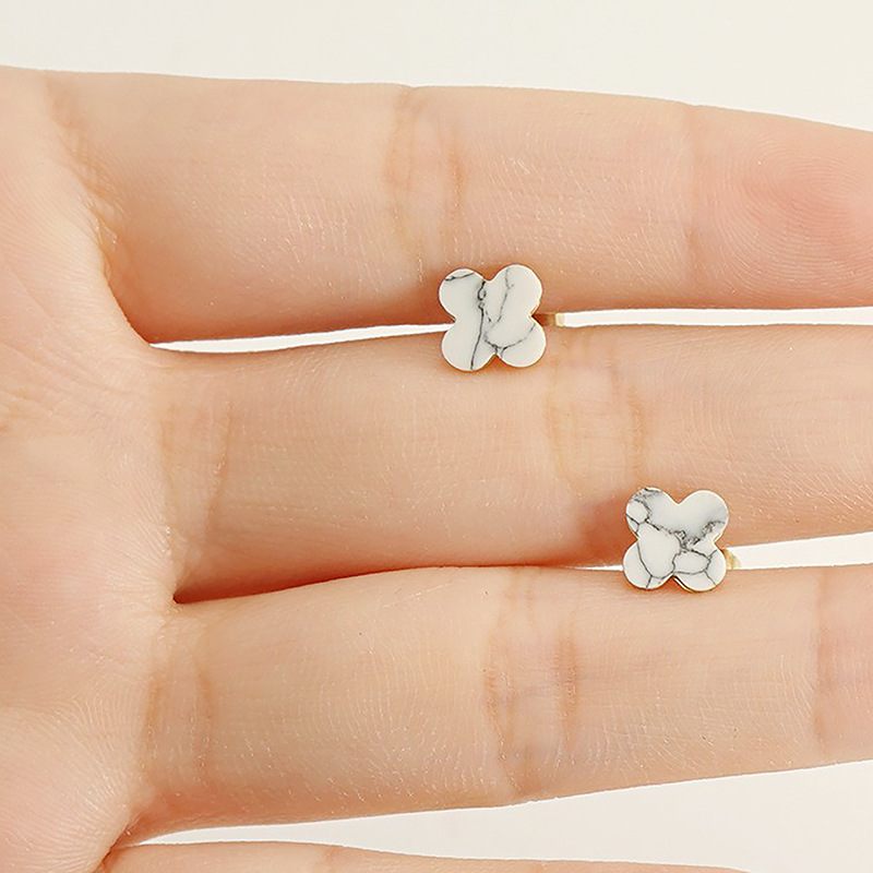 Ear Stud with Stone(图1)