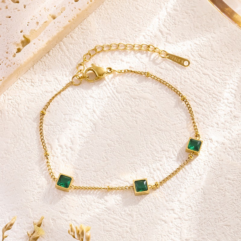 Bracelet with Green Zircon(图1)