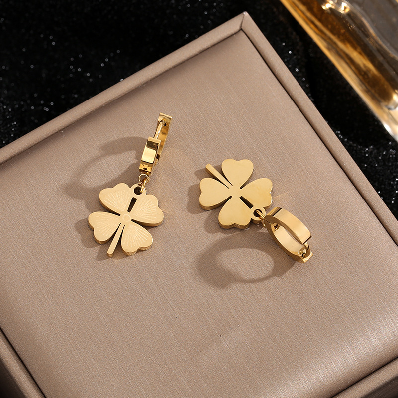 Ear Huggies with Four-leaf Clover(图1)