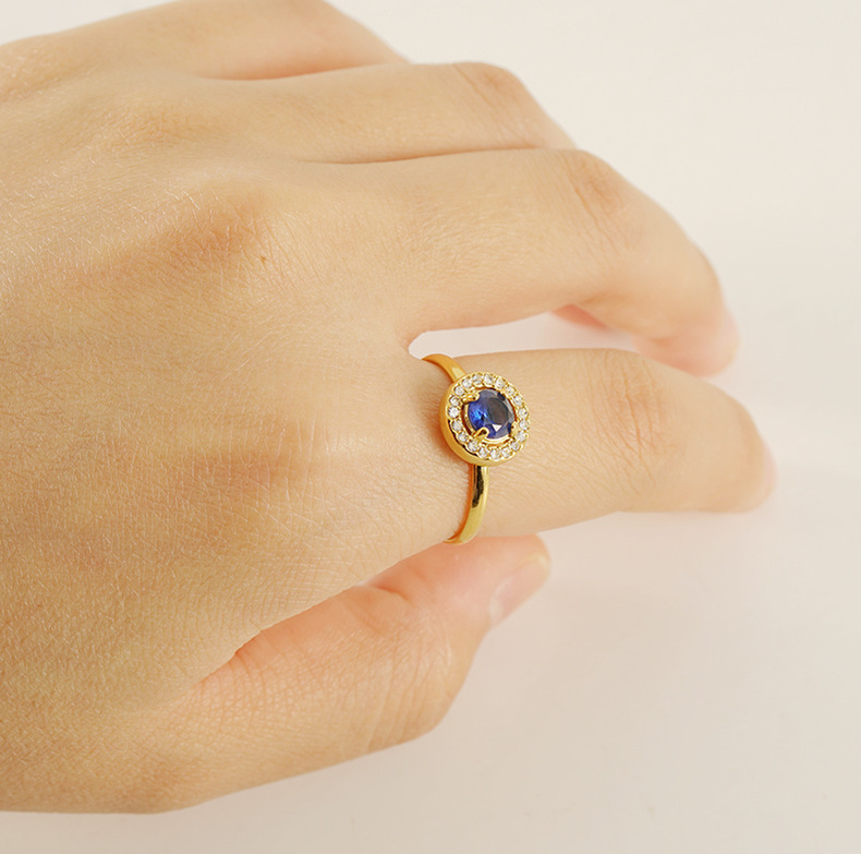 Ring with Round Zircon(图1)