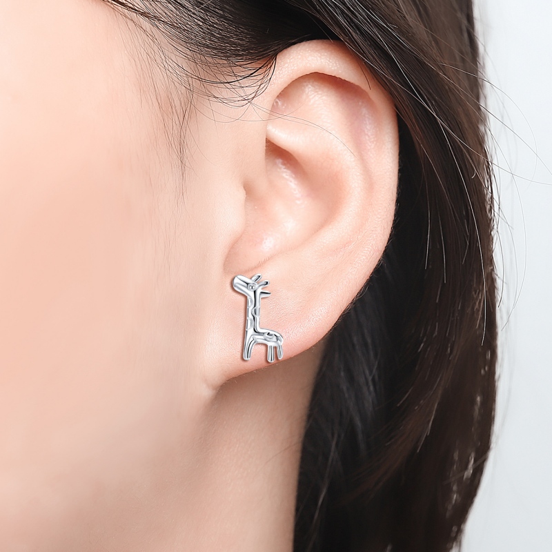 Ear Stud with Giraffe Top(图1)