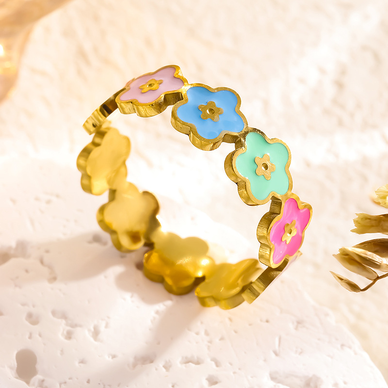 Ring with Enamel Flowers(图1)