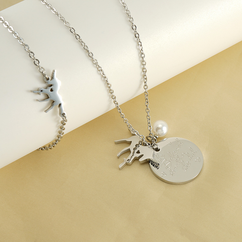 Necklace with Unicorn and Pearl(图1)