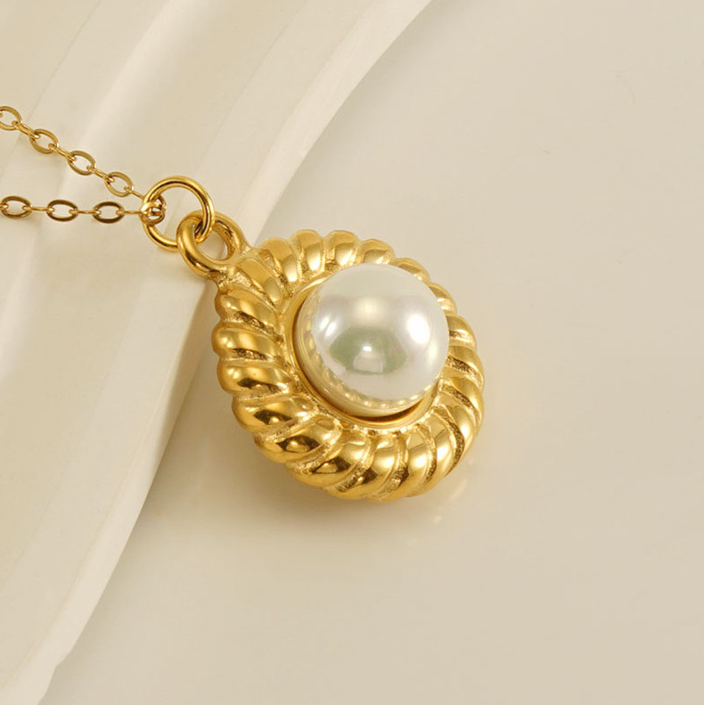 Necklace with Pearl Pendant(图1)