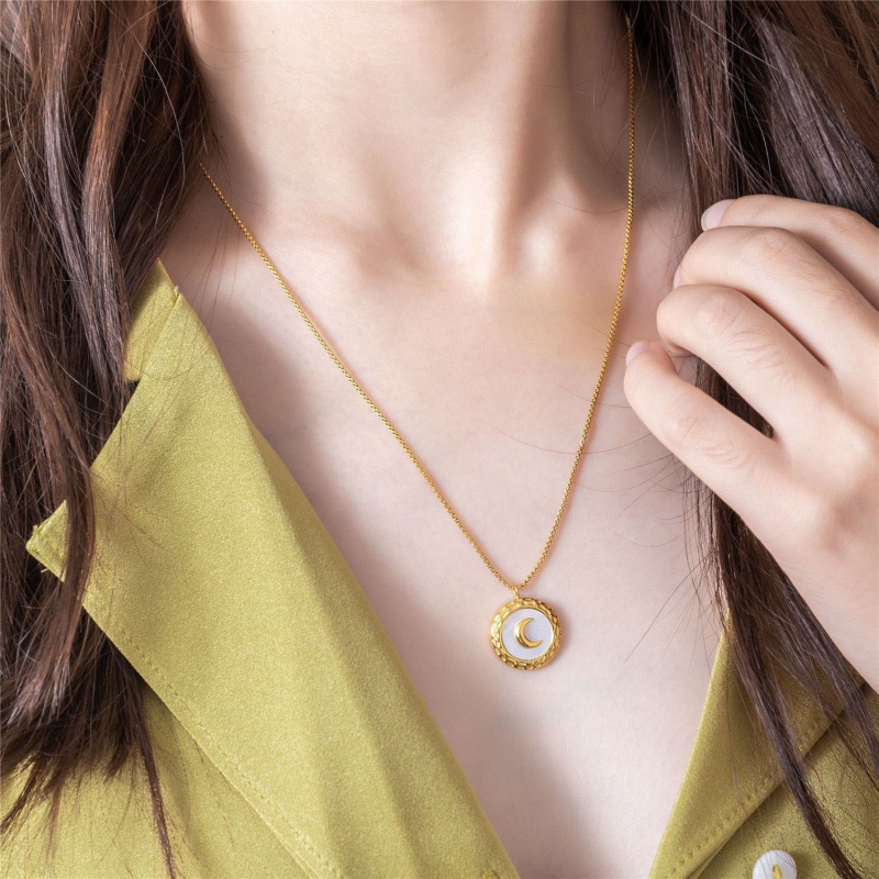 Necklace with Moon Pendant(图1)