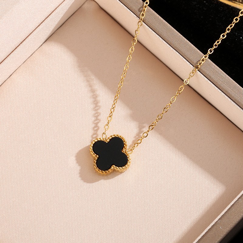 Necklace with Clover Leaf(图1)