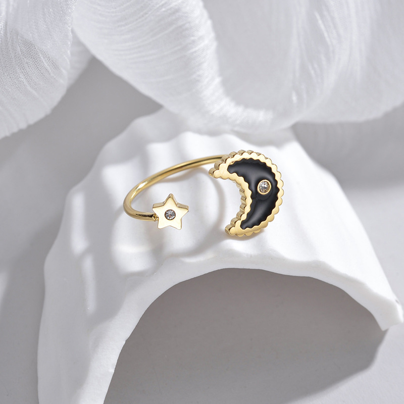 Ring with Enamel Moon(图1)