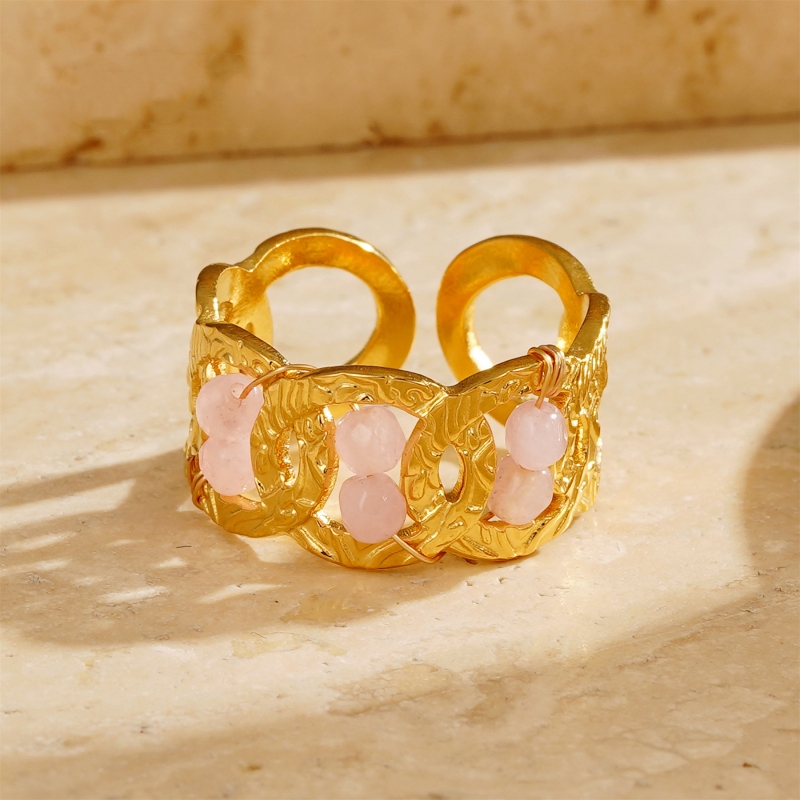 Ring with Pink Stones(图1)