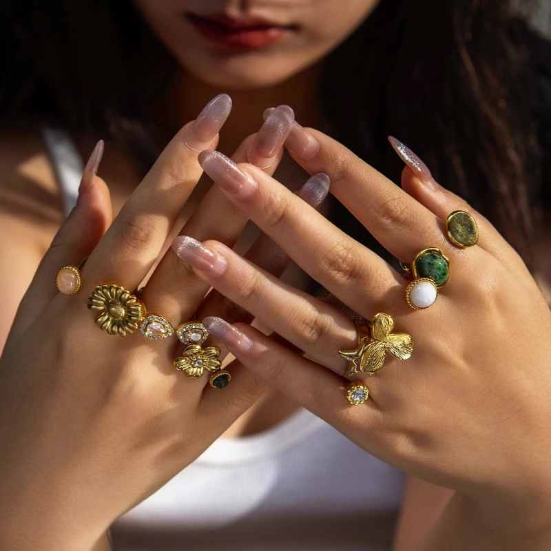 Ring with Flower and Stone(图1)