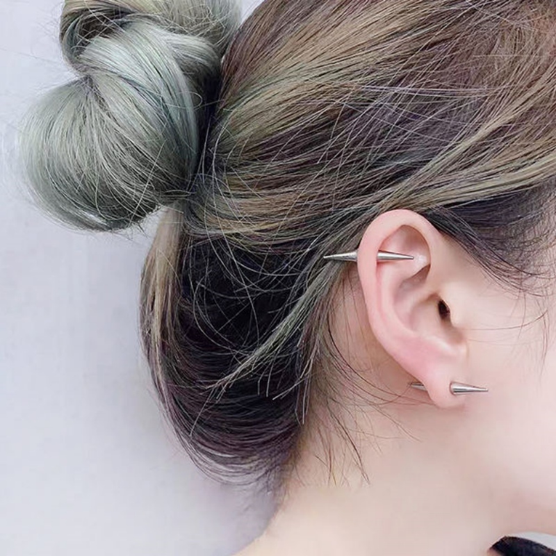 Straight Piercing Barbell with Spikes(图1)