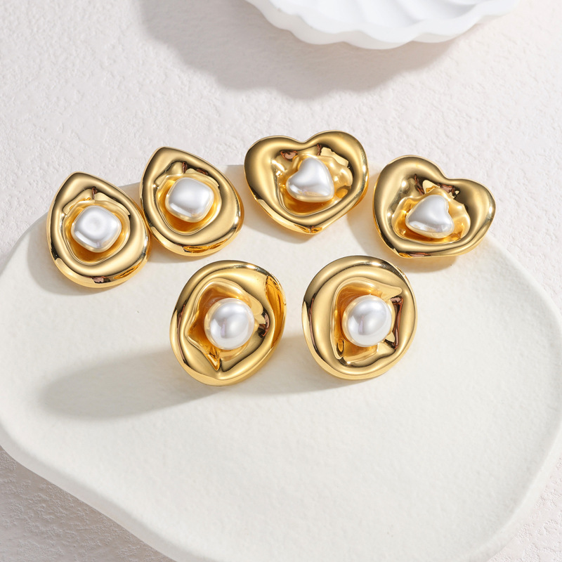 Ear Stud with Pearl(图1)