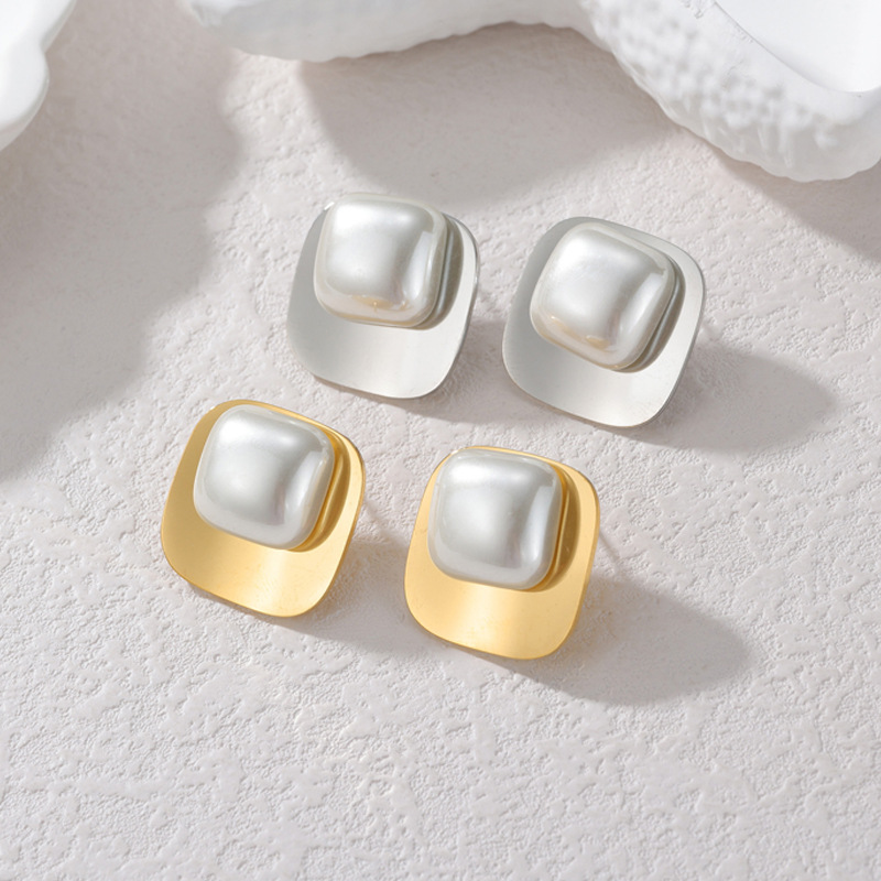 Ear Stud with Pearl(图1)