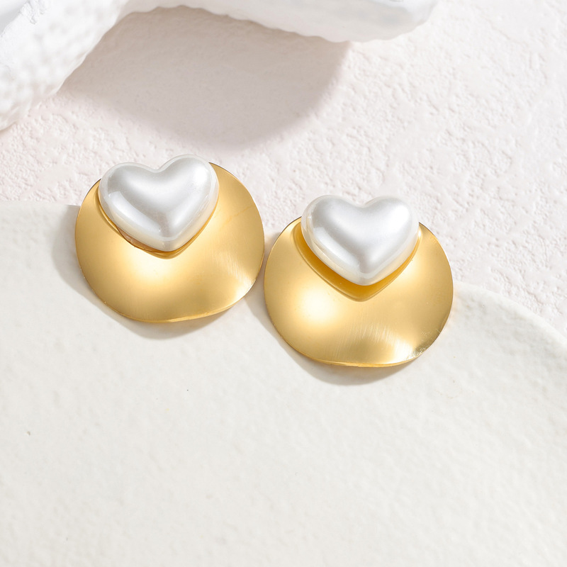 Ear Stud with Pearl(图1)